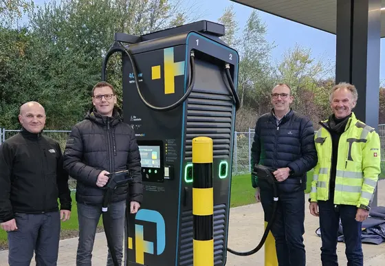 Leistungsstarke Ladesäulen an Autobahnen.