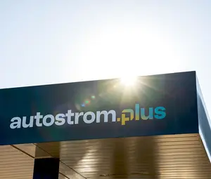 Autostrom mit Ladesäulen von Westfalen Weser.